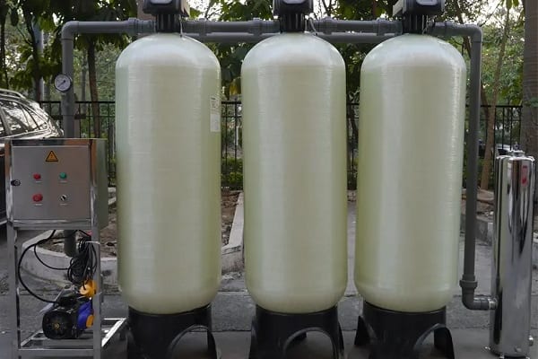 Thiết bị xử lý, dàn bộ lọc nước nhiễm phèn, cột lọc thô, bình lọc đầu nguồn nước nhiễm sắt, trụ lọc, bồn lọc nước giếng khoan dùng cho gia đình, công nghiệp bằng composite, inox giá rẻ ở Sài Gòn - TP.HCM